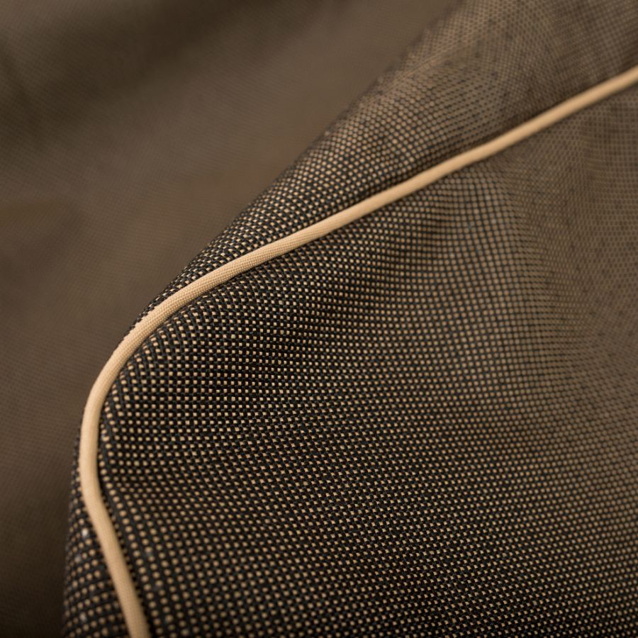 Photo de Oval Table Covers 84 in Long - StormBlock™ Platinum Black and Tan Weave