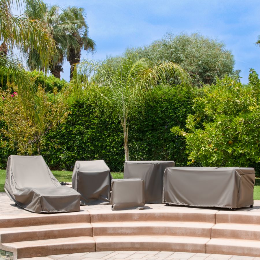 Photo de Bar Table and Chairs Combo Covers - StormBlock™ Signature Black Ivory